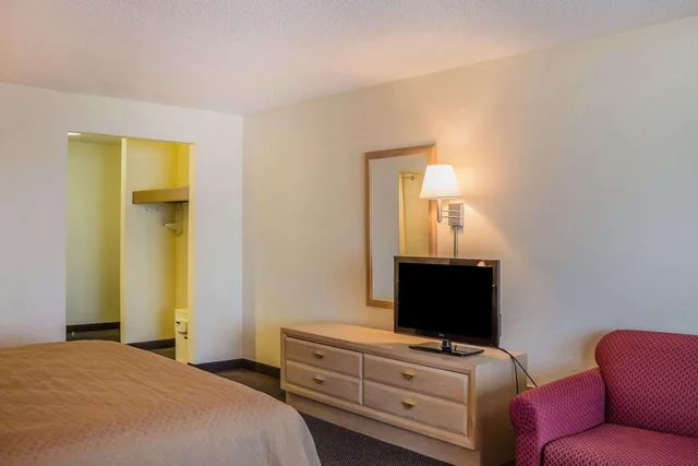 غرفة بسرير كينج، Quality Inn Port Clinton Waterfront 3/3