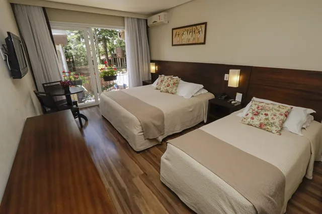 غرفة بسرير مزدوج وسرير فردي، Hotel Pousada Querencia 7/10