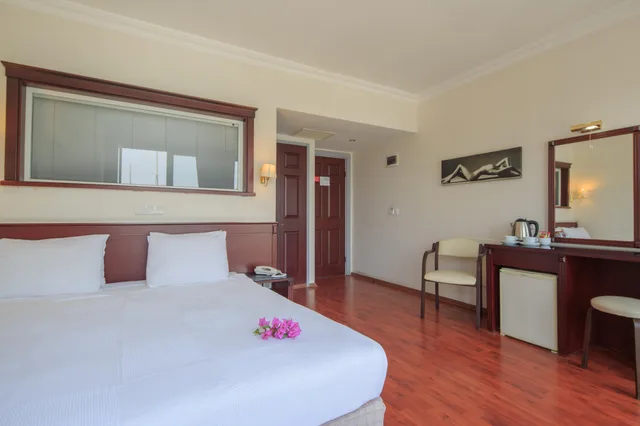 غرفة قياسية بإطلالة على البحر، Ata Park Hotel 2/2
