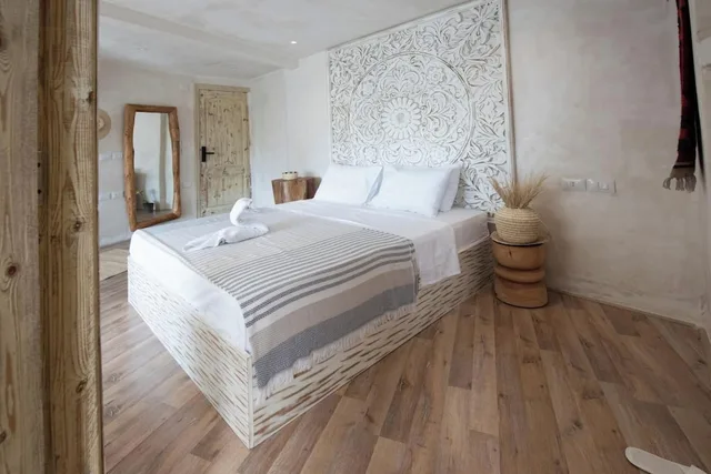 Basic, King Bed, Mountain View, Allergy Friendly، 3 Pyramids View Inn 2/10