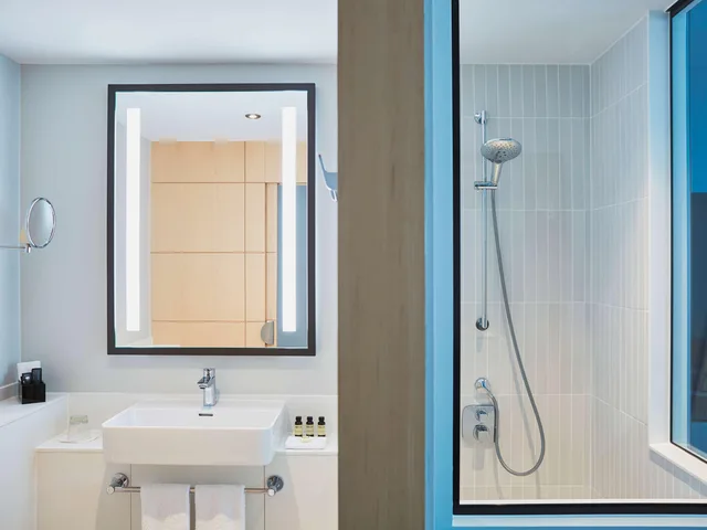 غرفة بزنس بسرير كينج، Hotel Mondial am Dom Cologne - MGallery 6/7