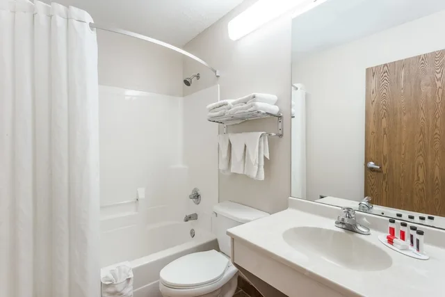 Room, 2 Queen Beds, Baymont By Wyndham Anderson 7/7