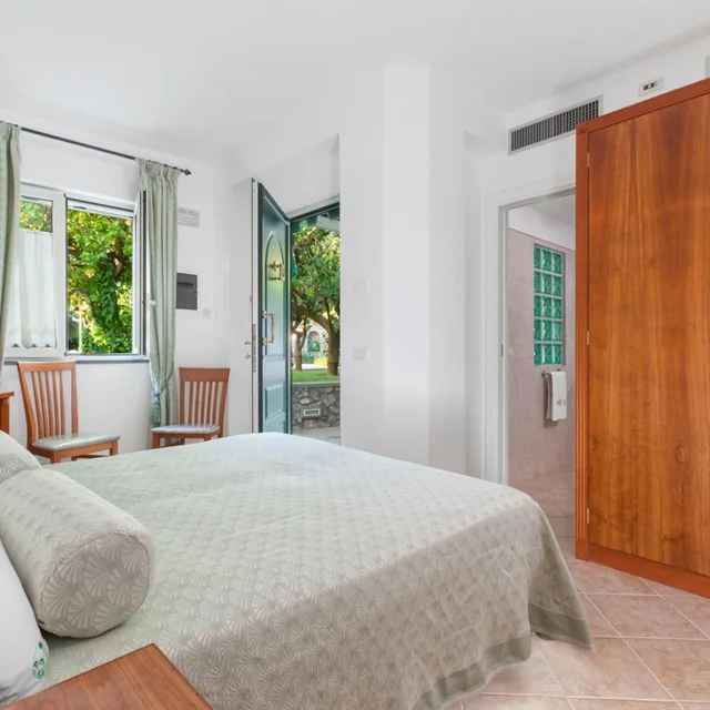 غرفة قياسية بسرير مزدوج، Relais 2 Pini Capri 1/2