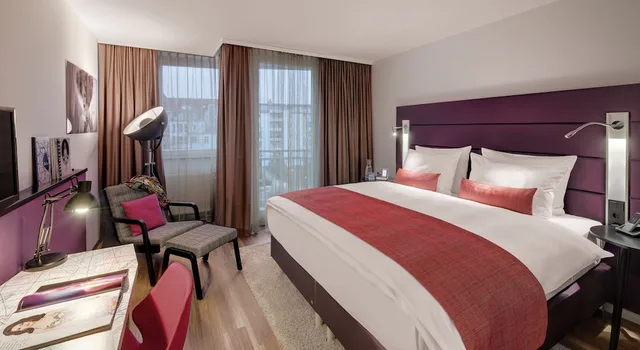 غرفة قياسية بسرير مزدوج بإطلالة على الحديقة، Hotel Indigo Duesseldorf Victoriaplatz 2/10