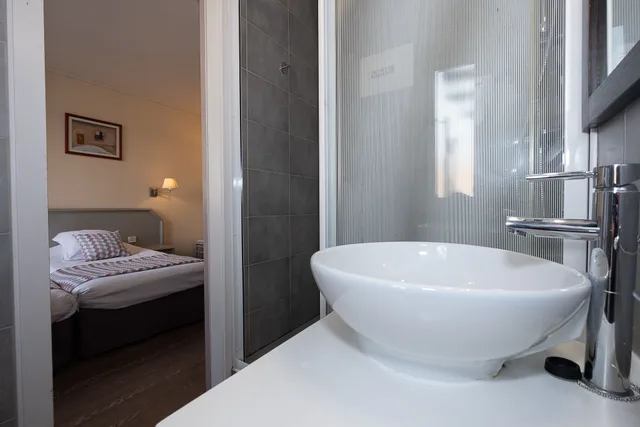 غرفة قياسية بسرير مزدوج، The Originals City, Hotel de l'Ange, Guebwiller 10/10