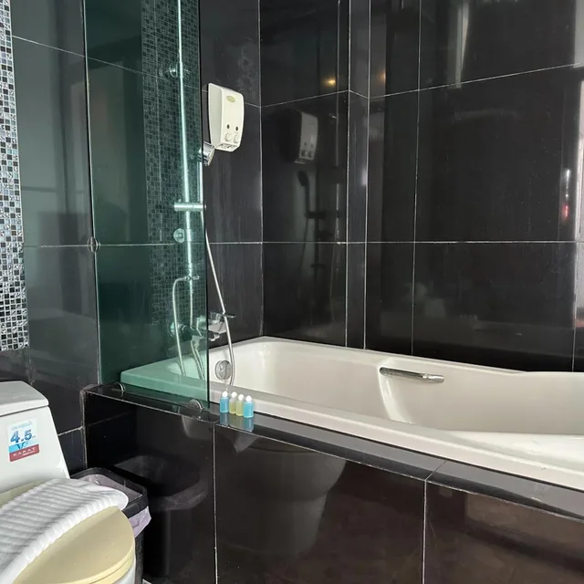 جناح جونيور، PJ PATONG RESORTEL 7/10