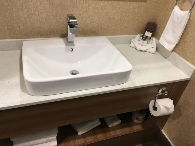 Room, King Bed, Baymont by Wyndham Medicine Hat 9/10