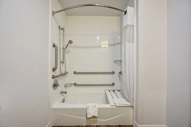 غرفة بسرير كينج بحوض استحمام لذوي الإعاقة، Hampton Inn Salt Lake City/Layton 2/2