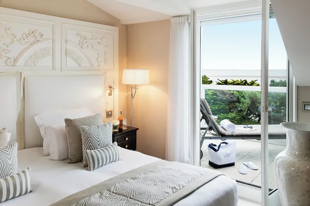 غرفة ديلوكس بسرير مزدوج بإطلالة على البحر، Hotel Barriere Le Royal La Baule 1/1