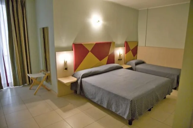 Standard, Triple, 1 Double and 1 Single Bed, Murphy Bed, Murphy Balcony، Hotel Lovere Resort And Spa 2/8
