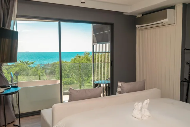 Ocean, Executive, Double Bed, Bayphere Hotel Pattaya JC 7/10