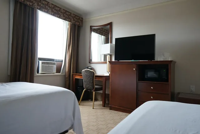 City, 2 Double Beds، Prince Arthur Waterfront Hotel & Suites 2/4