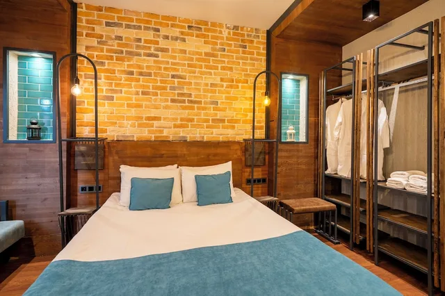 جناح تنفيذي بسرير كوين مع أريكة بحوض جاكوزي، Cube Suites 7/10