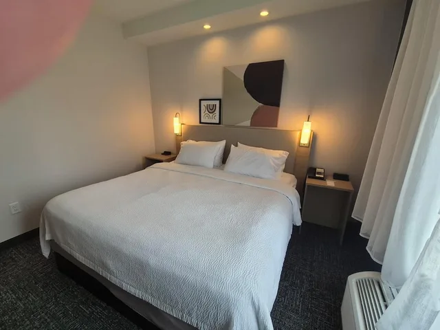 Suite, 2 King Beds, Sofa, Bathtub, Spark by Hilton Lancaster 6/10