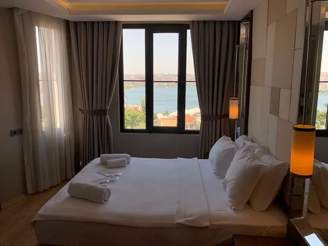 غرفة ديلوكس ثلاثية بسرير مزدوج وسرير فردي بإطلالة على البحر، The Biancho Hotel Pera 3/10