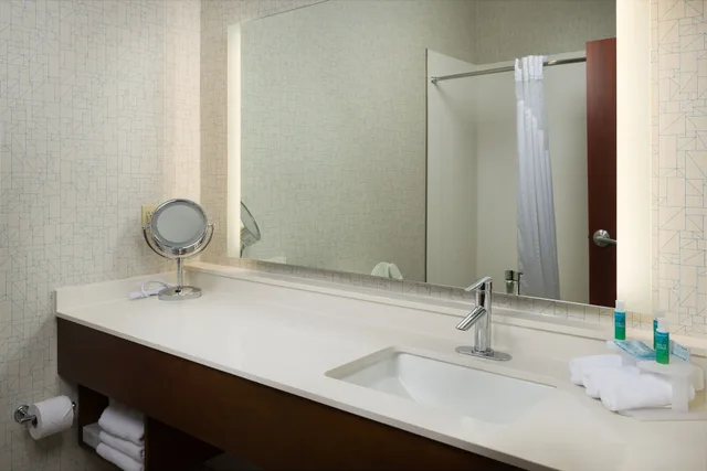 غرفة قياسية بسريرين كوين لذوي الإعاقة، Holiday Inn Express Hotel And Suites Independence Kansas City 2/3
