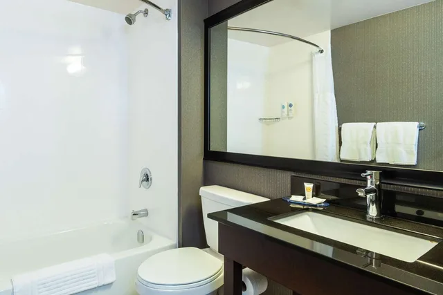 Upgrade, 2 Double Beds، Comfort Inn Kingston - Highway 401 5/6