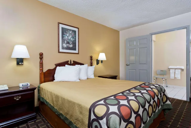 Room, Double Bed, Super 8 by Wyndham Franklin Hwy 31 1/1