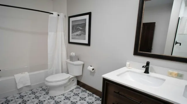1 Bedroom, Lodge, Suite, King Bed, Sunset View, Corduroy Inn and Lodge, Trademark Collection by Wyndham 1/3