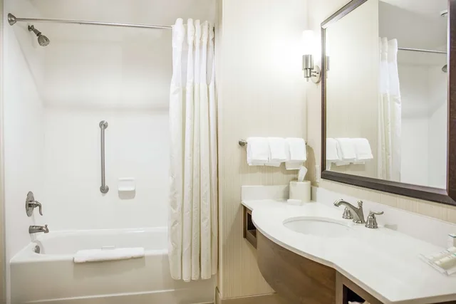 جناح بسريرين كوين، Hilton Garden Inn Milwaukee Downtown 2/2