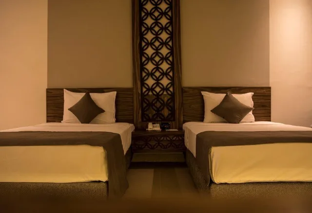 غرفة بسرير مزدوج أو سريرين منفصلين بإطلالة على المسبح، Jasmine Palace Resort and Spa 1/1