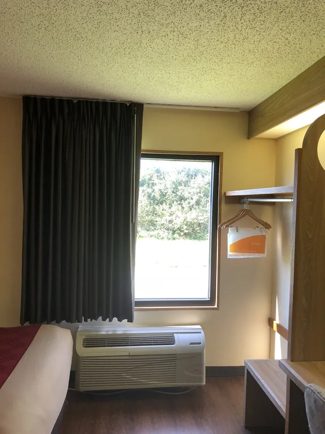 غرفة قياسية بسريرين مزدوجين للمدخنين، Econo Lodge London North 6/6
