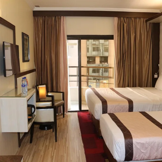 غرفة ديلوكس عائلية بإطلالة على البحر بشرفة، Al Khaleej Grand Hotel 4/10