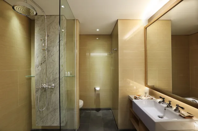 Superior, Queen Bed, Ossotel Legian Bali 3/3