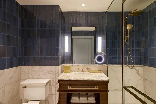 Colonial, Home, Guest Room, King Bed، The Dearborn Inn A Marriott Hotel 3/3