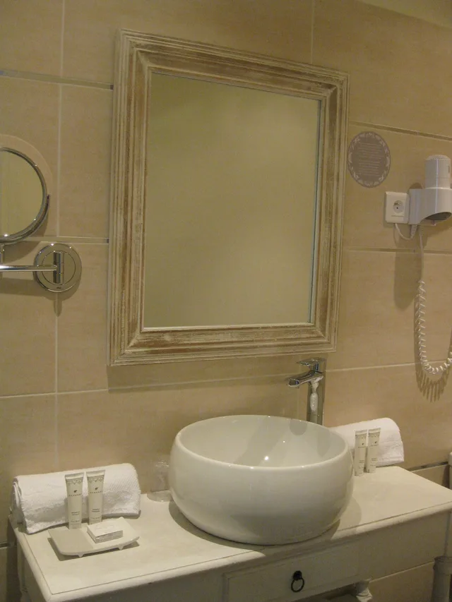 Standard, Single, Hotel de L Apos Amphitheatre 2/3