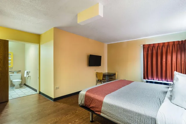 غرفة بسرير كوين، Motel6 Libertyville, IL 3/10