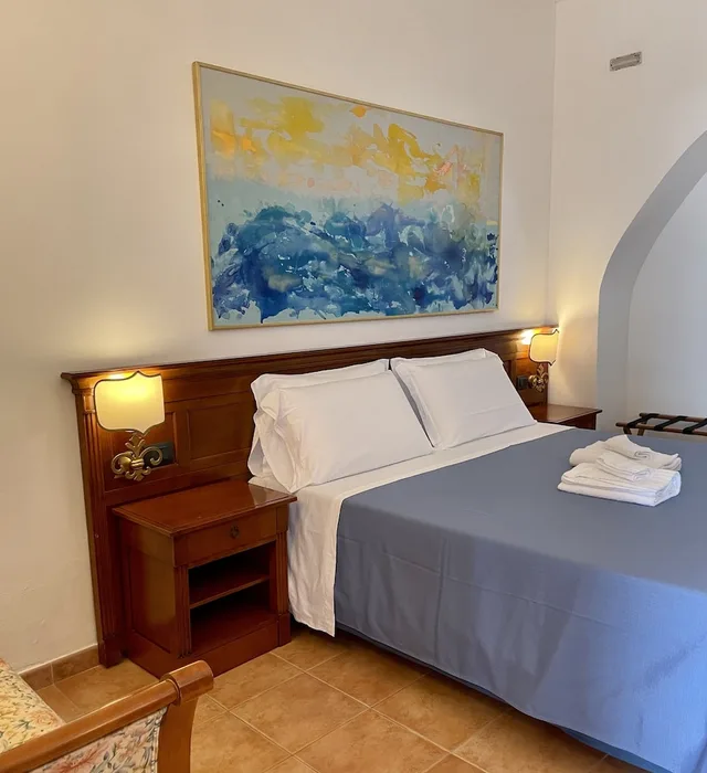 Deluxe, Quadruple, Double and Twin Beds, Castle View, Patio, Hotel Villa de Pasquale 4/6