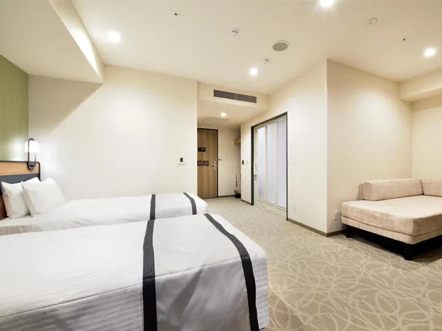 غرفة بسريرين منفصلين مع دخول الصالة لذوي الإعاقة، HOTEL ELCIENT OSAKA 1/3