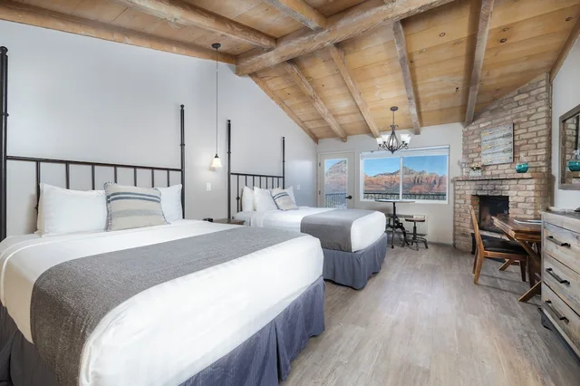 غرفة بريميير بسريرين كوين، Sky Ranch Lodge 1/3