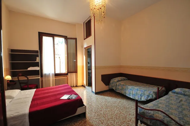 غرفة كلاسيكية بسريرين منفصلين بحمام خاص، Locanda Sant'anna 4/5