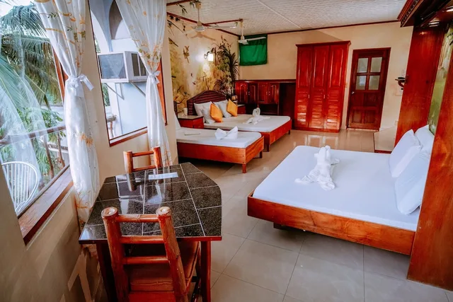 VIP or Family, 1 Single and 2 Queen Beds، Kokosnuss Garden Resort 2/6