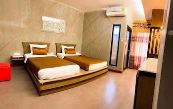 غرفة ديلوكس بسرير مزدوج وسريرين منفصلين، Loft Living Khonkaen 1/1