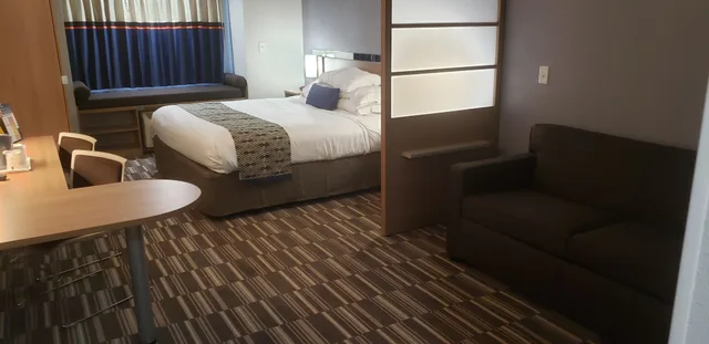 غرفة بسرير كوين، Microtel Inn And Suites Burlington 3/5