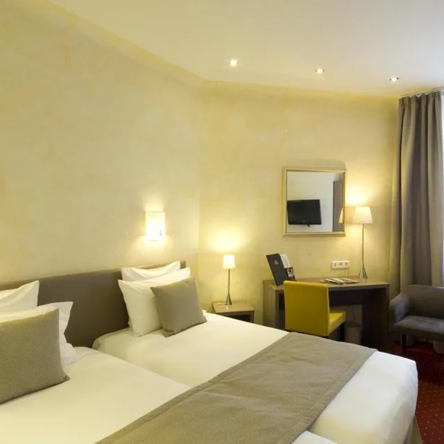 غرفة قياسية بسرير مزدوج أو سريرين منفصلين، Grand Hotel Bristol 3/8
