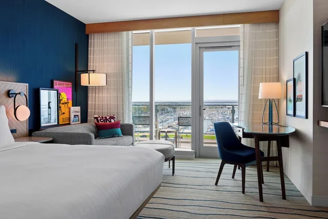 Room, King Bed, Marina View, Sofa, Balcony, Gaylord Pacific Resort & Convention Center 2/4