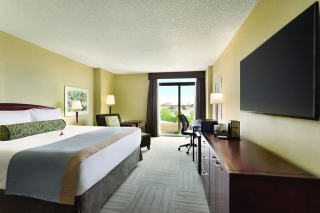 Coast, King Bed, Coast Victoria Hotel Marina By Apa 2/8