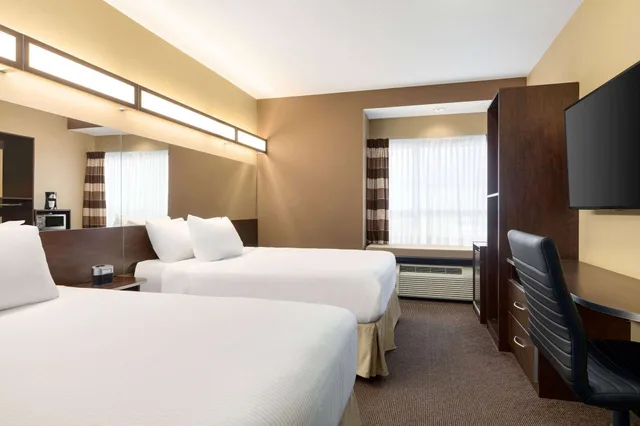 غرفة بسريرين كوين، Microtel Inn & Suites By Wyndham Estevan 2/5