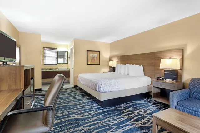 غرفة قياسية بسرير كينج بشرفة، Best Western Mountainbrook Inn 2/8