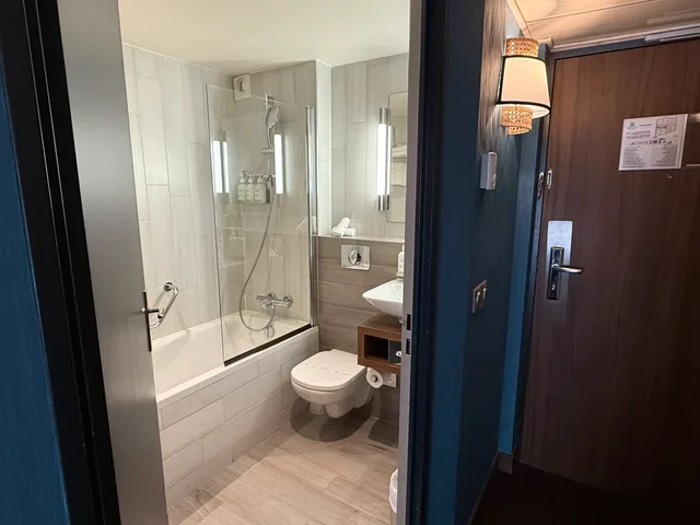 غرفة بسرير مزدوج، Holiday Inn Paris - Montmartre 3/6