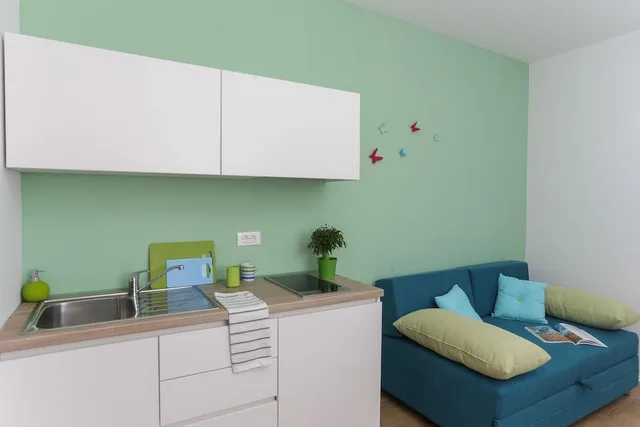 شقة بسرير كوين بشرفة بغرفة نوم واحدة مع أريكة، Apartments Villa Karmen 3/4
