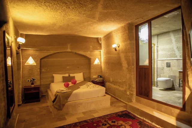 غرفة ديلوكس رباعية بسرير مزدوج وسريرين منفصلين، Guven Cave Hotel 3/4