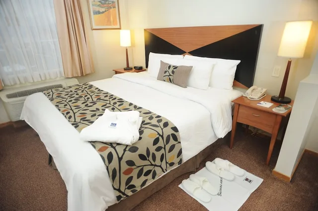 جناح بسرير كينج مع أريكة، Sleep Inn Hotel Paseo Las Damas 2/8