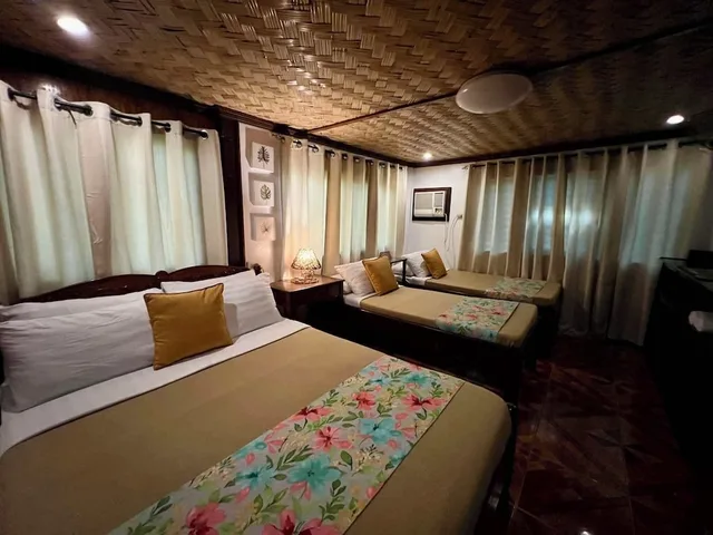 Deluxe, 1 Single and 3 Queen Beds، Villa Khadine Grandvista Resort 2/3