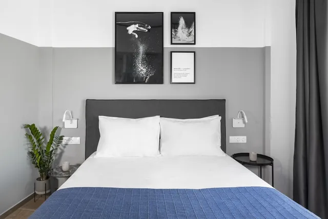 2 Bedrooms, Suite, 2 Queen Beds, Acropolis View, Sofa, Terrace، PLAY Theatrou Athens, a member of Brown Hotels 5/8