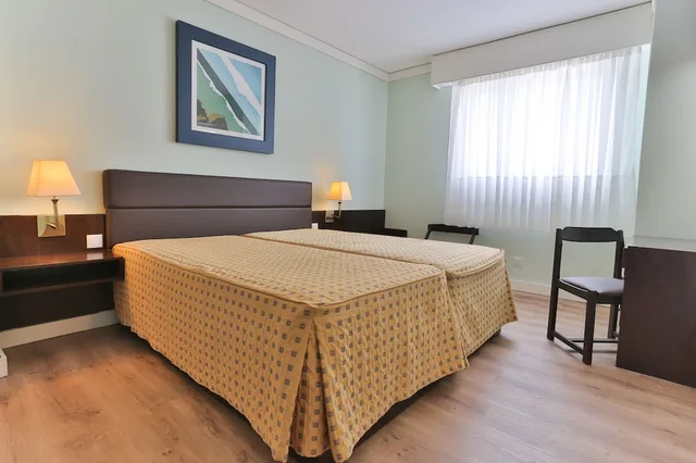 شقة بسرير مزدوج وسريرين منفصلين بغرفتي نوم مع أريكة، Hotel Apartamento Solverde 4/9